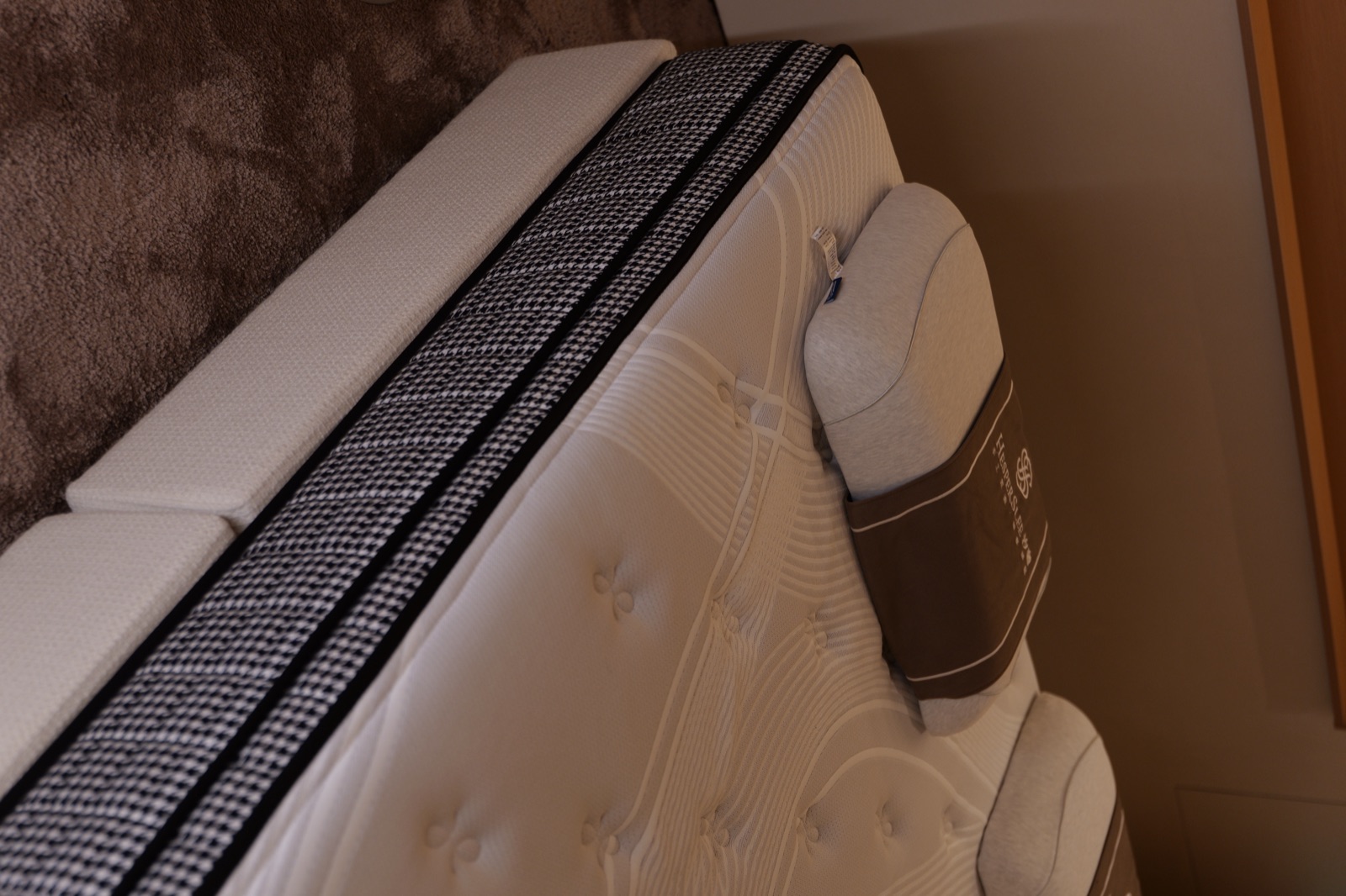 Bright Vista HS mattress material and finish detail