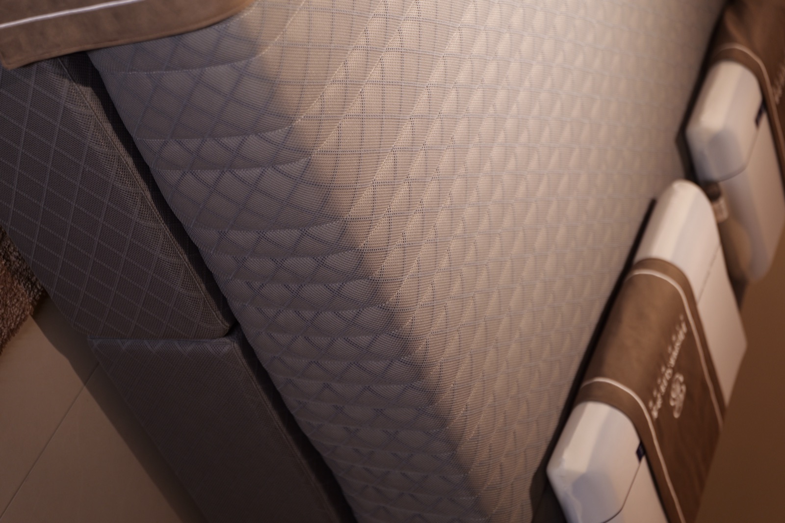 Smart Sleep S1 mattress material and finish detail