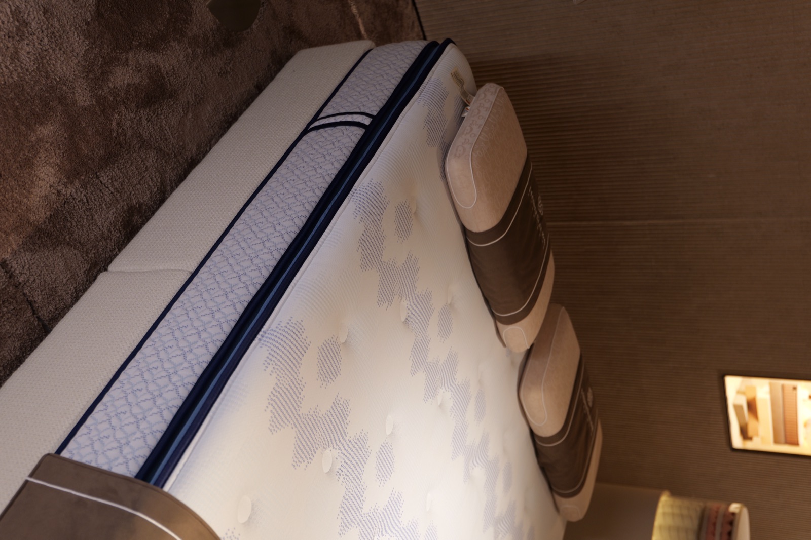 Dream Renewal HS mattress material and finish detail