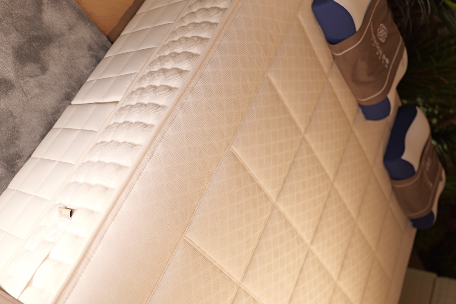 Dream Love mattress material and finish detail