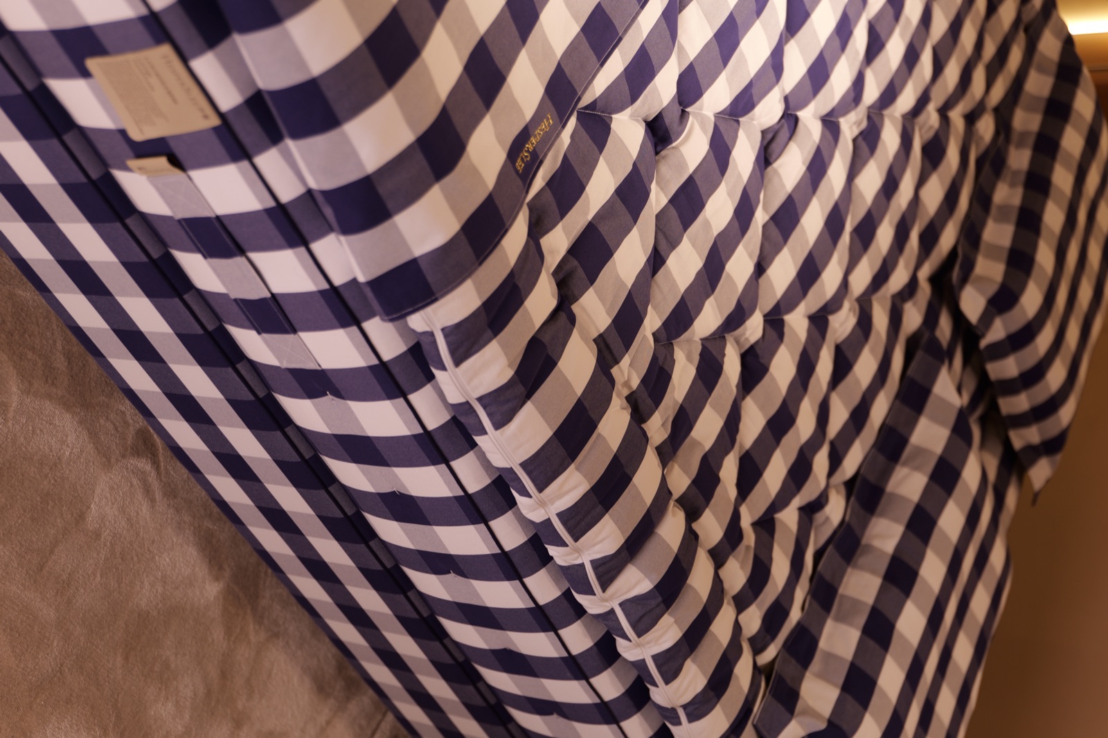Malmo Pro D1000 mattress material and finish detail